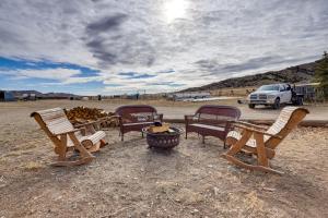 On Ranch with Stunning Mtn Views! Thermopolis Escape