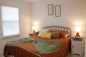 NEW Aiken Retreat I Firepit I Hot Tub I Near Dtwn