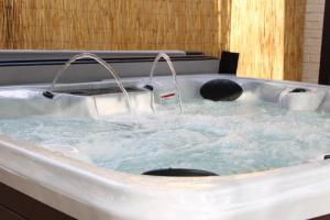NEW Aiken Retreat I Firepit I Hot Tub I Near Dtwn