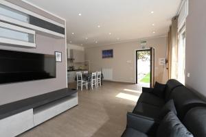 casa per vacanze PONENTE APARTMENT LEONARDO AIRPORT