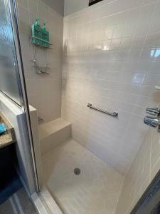 Heart of The Villages, Near Sumter Landing! 2BR-2BA New Golf Cart-Guest IDs included!