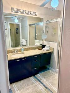 Heart of The Villages, Near Sumter Landing! 2BR-2BA New Golf Cart-Guest IDs included!