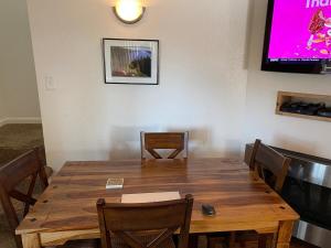 A South Lake Tahoe Mountain Getaway and Ski Lodge!