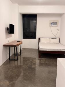 Isaiah 4110 Condo Stay