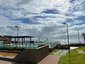 Home Club, Vista Infinita para o Mar e Piscinas Aquecidas com completa estrutura de lazer