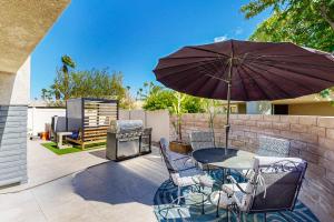 Groundfloor condo with private hot tub 8 onsite pools tennispickleball