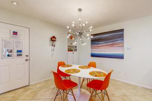 Groundfloor condo with private hot tub 8 onsite pools tennispickleball