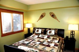 Renovated 2BR, Heated Pool, 3 Hot Tubs, Pets ok!