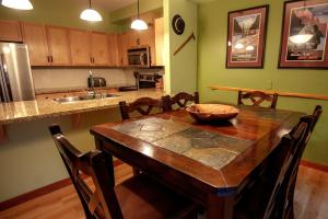 Renovated 2BR, Heated Pool, 3 Hot Tubs, Pets ok!