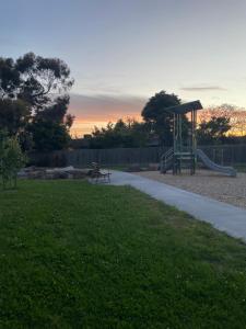 Donvale House 15KM to CBD 3 Bed rooms