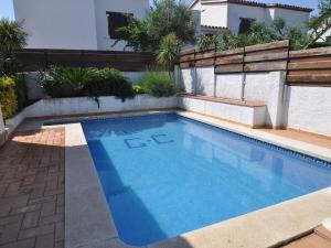 Casa Encantadora con Piscina Privada en Riells, Ideal para Familias y Amigos - HISP-7-1