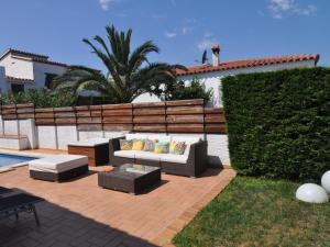 Casa Encantadora con Piscina Privada en Riells, Ideal para Familias y Amigos - HISP-7-1