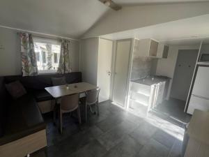 Mobil home avec terrasse - 4 pers. - API-1-52-2027