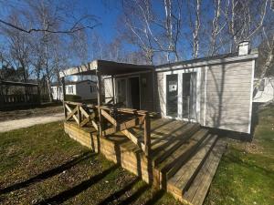 Mobil home avec terrasse - 4 pers. - API-1-52-2027