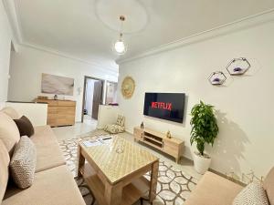 Close to airport, easy access to Medina