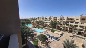 Cozy 1 Bedroom Apartment sea and pool view