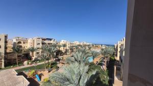 Cozy 1 Bedroom Apartment sea and pool view
