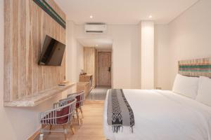 DEJAVU 2.0 HOTEL BAJO KOMODO