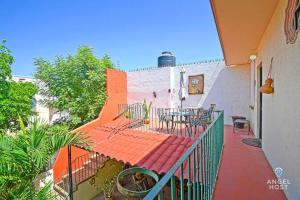 Beachside Bliss Suite 1 Block from Malecon