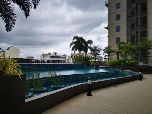 A Stunning Oasis of Elegance