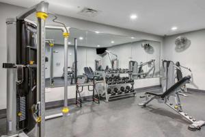 March Madness Stay Modern 2BR Free Parking Walk to Lucas Oil