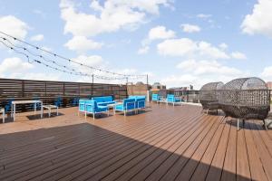 March Madness Stay Modern 2BR Free Parking Walk to Lucas Oil