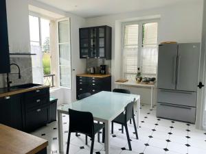 Historic Estate For Large Groups Near Paris