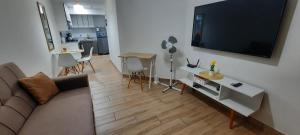 Barranco New Apartment with Balcony & Ocean View