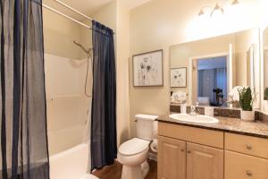 2 bed 2 bath, Hollywood, WIFI, Parking, 24 hr Gym