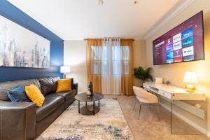 2 bed 2 bath, Hollywood, WIFI, Parking, 24 hr Gym