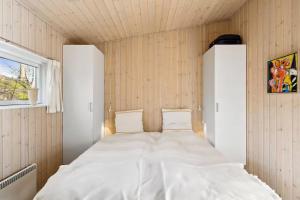 Luxury Lakeside Retreat