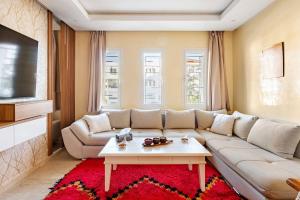 Appartement à EL Mansouria, vue sur mer et piscines