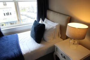 Cornerhouse Apartments 2 Sleeps 8