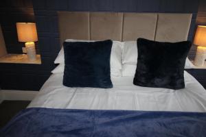 Cornerhouse Apartments 2 Sleeps 8