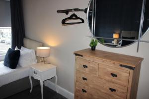 Cornerhouse Apartments 2 Sleeps 8