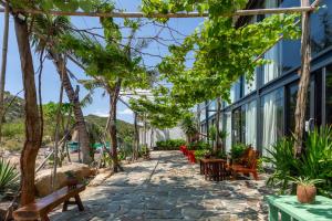 Rock Bay by Chành Rành