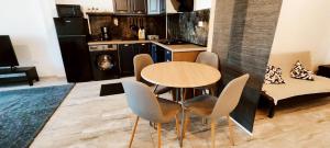 Mav Apartments Hanul cu Peste