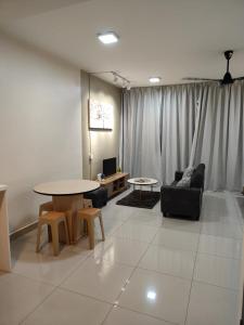 Trefoil Setia Alam Cozy Studio Near Setia City Mall-5pax