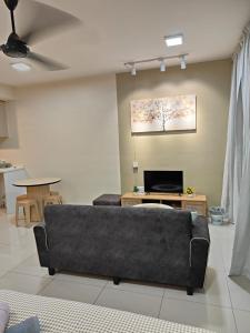 Trefoil Setia Alam Cozy Studio Near Setia City Mall-5pax