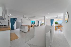 Victoria, 3BDR Pool Villa, Rooftop Sea View, Chaweng