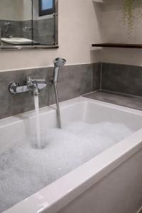 VM - Villa Magnanarelle - Maison de charme Provence Villeneuve les Avignon - Piscine , Climatisation & Vue exceptionnelle