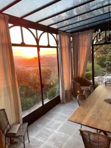 VM - Villa Magnanarelle - Maison de charme Provence Villeneuve les Avignon - Piscine , Climatisation & Vue exceptionnelle