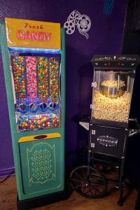 Ultimate Girls’ Getaway House with Hot Tub, Movie Room & Margarita Machine in Lone Star, Texas