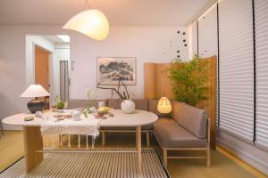 Hongdae 15 minutes,Yongsan, Haebangchon, Namsan, Seoul Tower, Itaewon