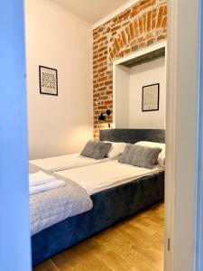 Warm and Cozy Mossy Apartment in the Center