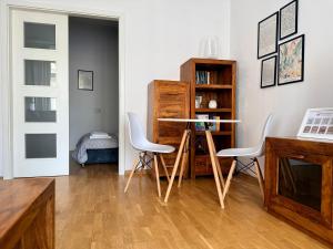 Warm and Cozy Mossy Apartment in the Center