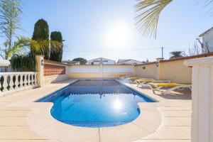 Residencial ALBERES, apartamentos con PISCINA, BARBACOA, parking y wifi cerca del mar