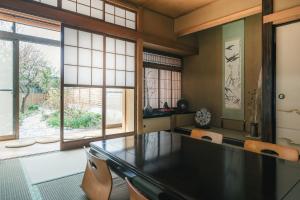 Kamakura Suzune - Japanese Villa - Enoden view