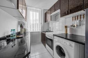 Afrykańska Standard Apartment by BookingHost