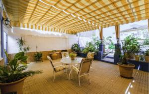 Amazing Home In El Pedroso With Wifi